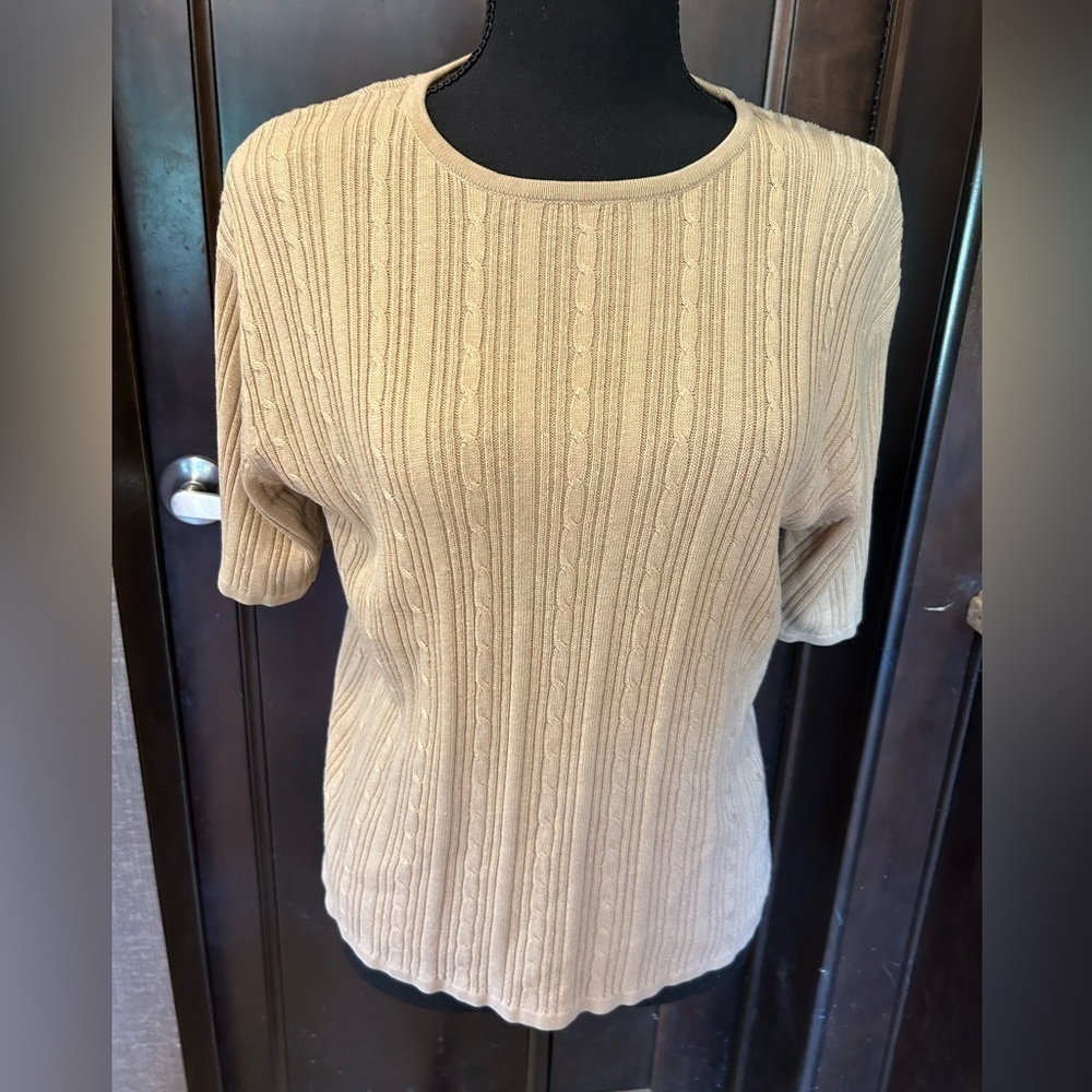 Crystal Kobe top. M. Knitted too. Sweater. Short sleeve. tan. Beige